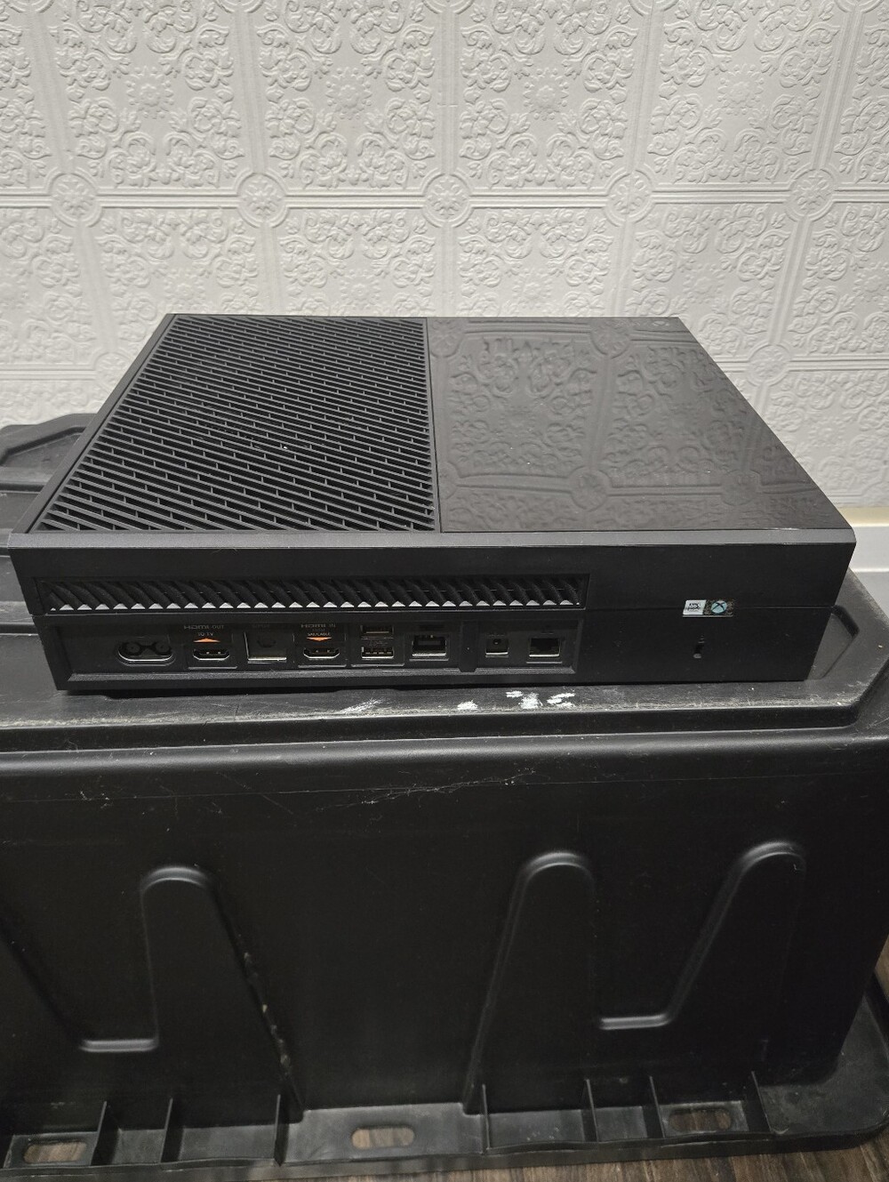 Xbox One Console (Original Model 1540) - Picture 4 of 12